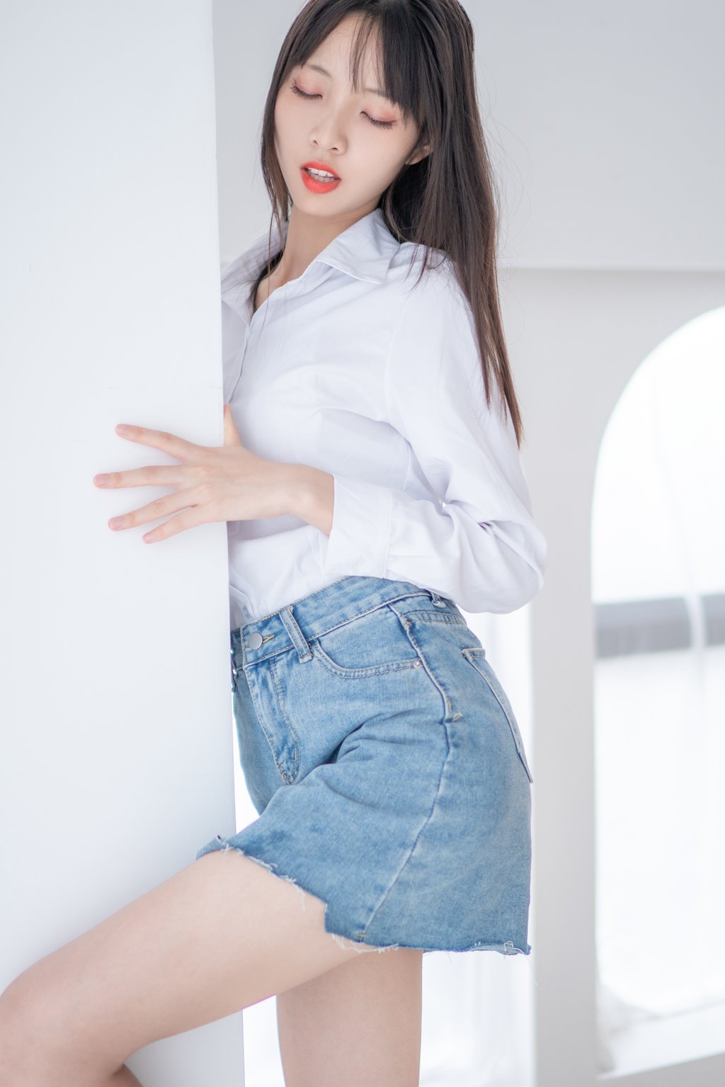 网红Coser@西呱呀呀呀- 衬衫牛仔裙